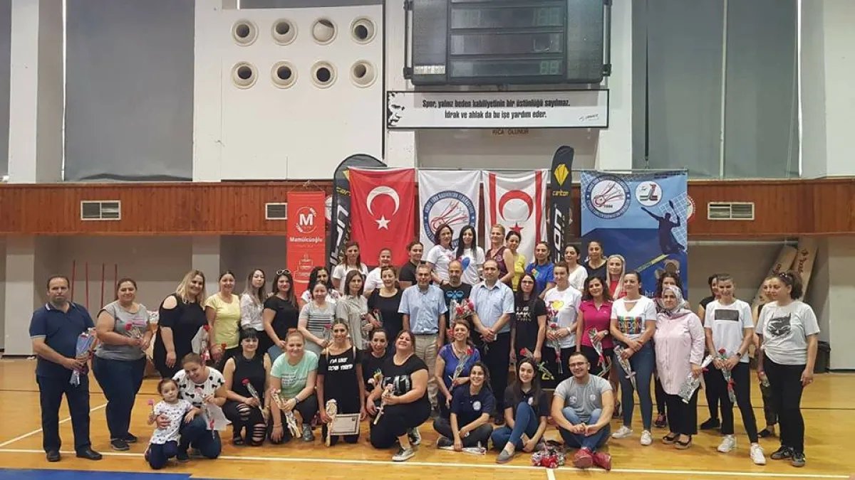 Federation Holds Mother's Day Badminton Event