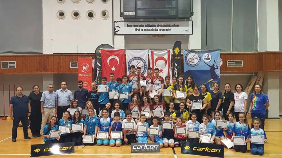 Carlton Yıldızlar Kız ve Erkek Liginde Şampiyon YDÜ